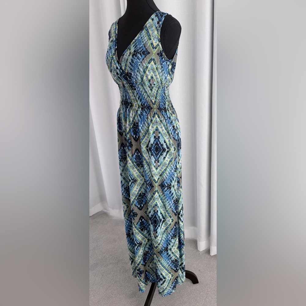 Sleeveless V-Neck Maxi Dress in Blue & Green Geometric Print - Picture 5 of 5